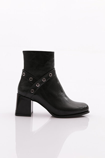 Women's Heeled Boots Black Wrinkled Patent Leather 81721033