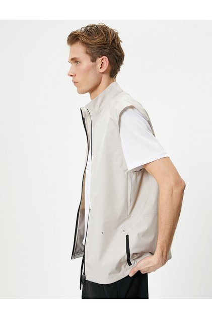 Sports Vest with Stand-Up Collar, Zipper Pocket Detail, Parachute Fabric
