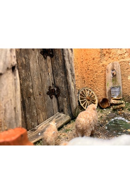 Ahşap ve Kil Detaylara Sahip Minyatür El Yapımı Rustik Çiftlik Evi Diorama, 3D Koyun Figürler