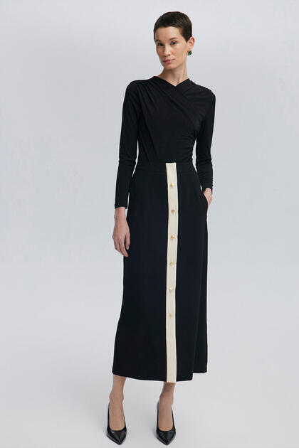 GOLD BUTTON CREPE SKIRT