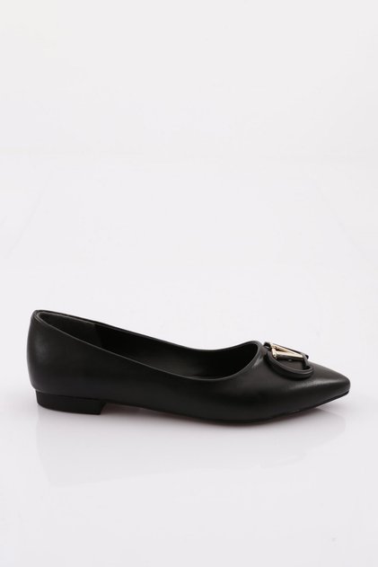 1030 Women's V-Buckle Ballerinas