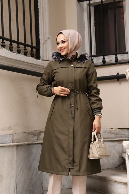 سترة نسائية مقاومة للماء بأكمام مضلعة وفراء من الداخل وقابلة للإزالة
