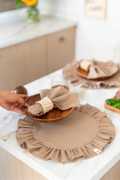 2-Piece 100% Dak Linen Round Ruffle Detailed American Service / Supla Brown