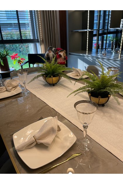 Royal Gold Glitter Ecru Runner (Napkins Not Included)