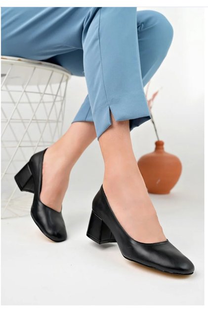504K. Ragaza Round Toe Short Heel Shoes