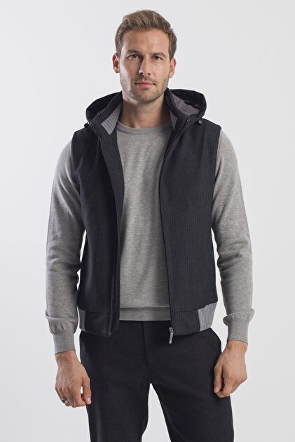 Black Comfort Fit Patterned Removable Hooded Vest