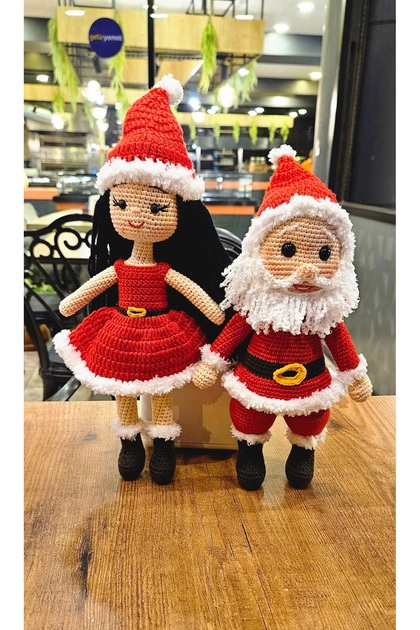 Noel baba ve noel kız Yılbaşı Amigurumi Konsepti Baba Ve Kız Ikilisi.