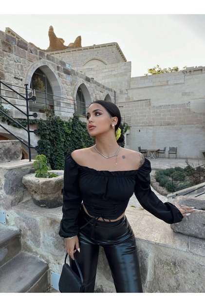 Kadın Bluz - Balon Kol Bağlamalı Korse Görünümlü Madonna Yaka Dalgıç Kumaş Crop Bluz
