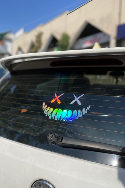 Color Changing Smiley Face Sticker Sticker with Hologram for Car Glass (1 Piece)