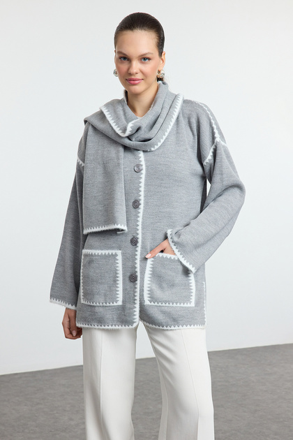 Grauer, weicher, strukturierter, weit geschnittener Strickjacke mit Schal und Bart TWOAW25HI00006