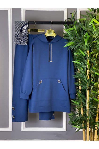 Chain Detail 1. Quality Hooded Two-Piece Women's Set - Hooded Tracksuit with Chain Detail and Pockets