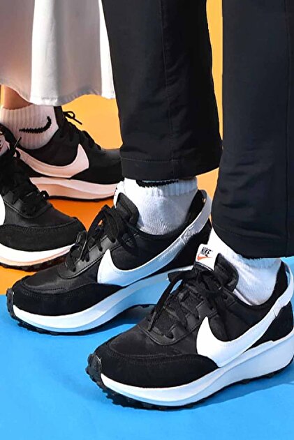 nike waffle one black on feet