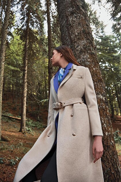 Zühre Kruvaze Yaka Aksesuar Detaylı Siyah Kaşe Kaban 13613