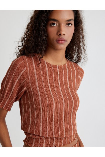 Textured T-Shirt Short Sleeve Crew Neck