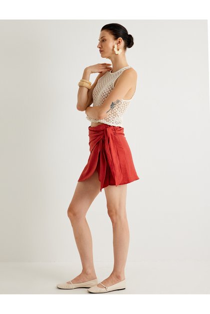 X Melis Ağazat - Kruvaze Mini Etek Yandan Bağlama Detaylı Dokulu Slim Fit