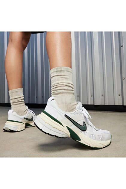NIKE V2K ラン 24cm Nike V2K Run Kadın Beyaz Spor Ayakkabı - Fiyatı, Yorumları