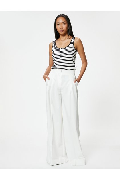 Ribbed U-Neck Slim Fit Thick Straps and Button Detailed Undershirt