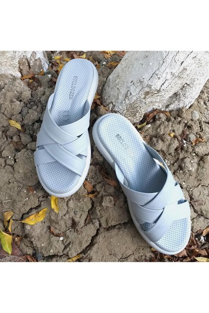 231785   Women's Genuine Leather Slippers