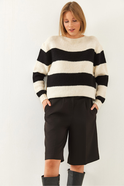 Women's Ecru Black Crew Neck Striped Knitwear Sweater 20246239