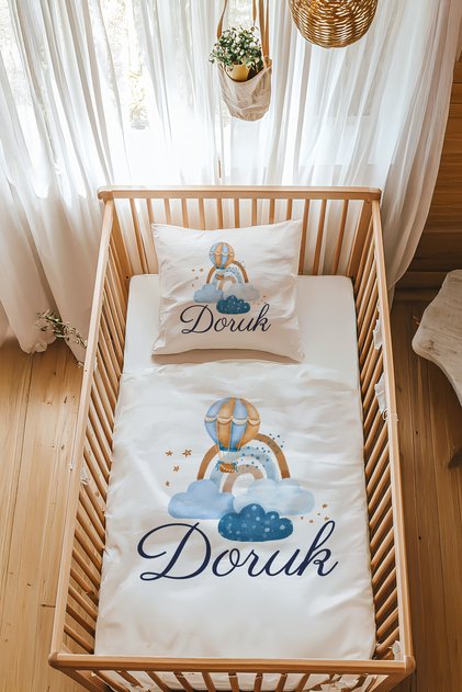 %100 Pamuk Saten Isme Özel Isimli Park Yatak Nevresim Takımı (70X120 CM) Balon Ve Bulutlar