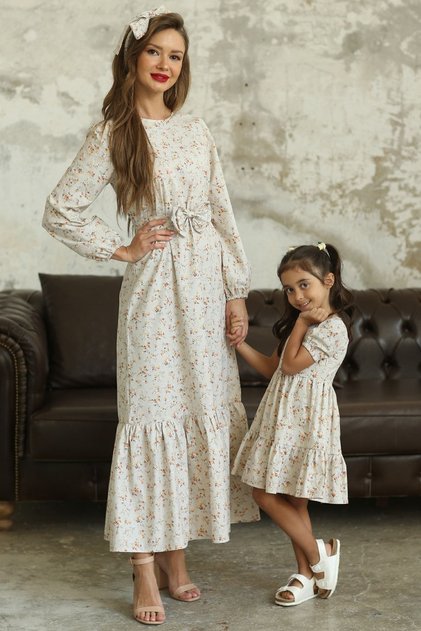 Model cremă Hijab Strat Floral Mic Combinație Mamă - Fiică (DE VANZARE UNICĂ)