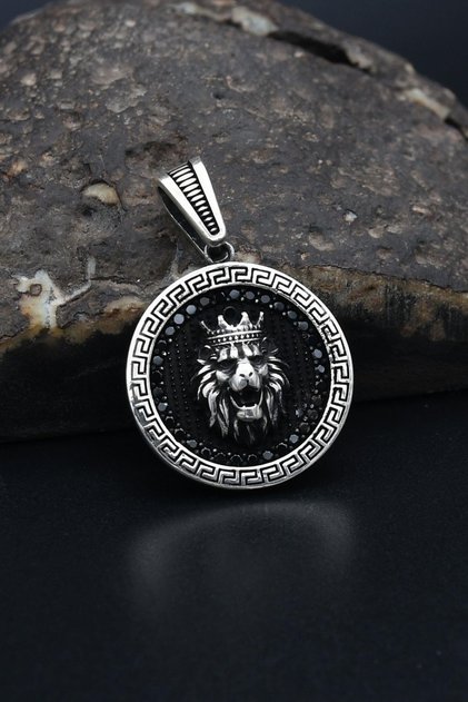 Kolye Ucu Kral Taclı Aslan Figürlü Grek Desenli 925 Ayar Gümüş 901339