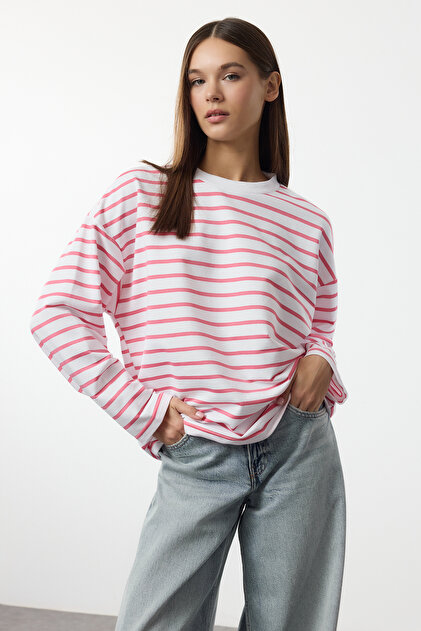 Pembe Çizgili Oversize/Geniş Kesim Bisiklet Yaka İnce Örme Sweatshirt TWOAW23SW00326
