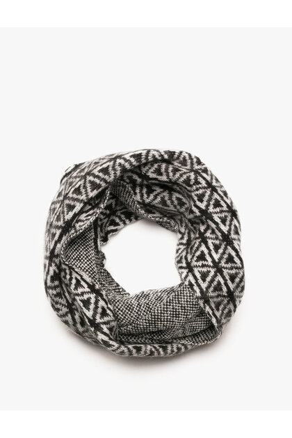 Geometric Patterned Neck Collar Soft Textured