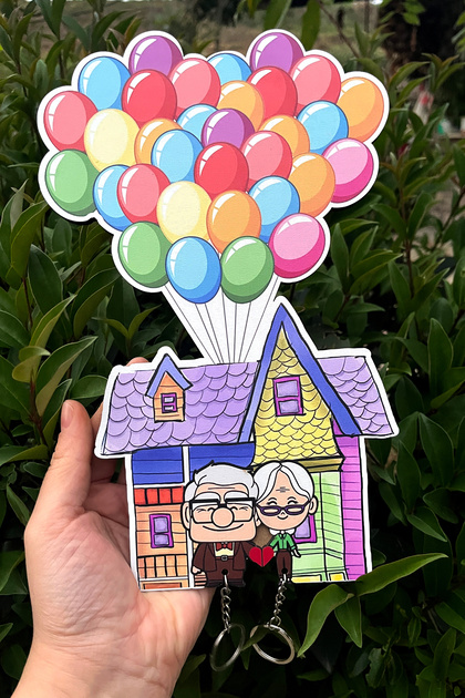 انظر من خلال Ellie and Carl - سلسلة مفاتيح خشبية للزوجين - سلسلة مفاتيح قابلة للتعليق - تزيين الحائط