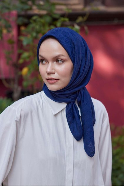 وشاح فيسكوز جاكار باللون الأزرق الداكن