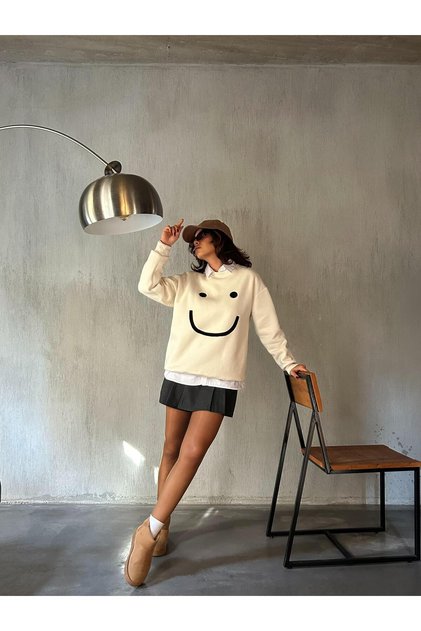 Kadın Ekru Smile Süzene Nakışlı 3 İplik Şardonlu Geniş Kesim Sweatshirt 28313