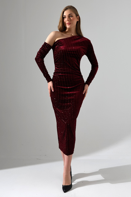 Butik Beyza Off-The-Shoulder Gathered Glitter Velvet Dress- Trendyol
