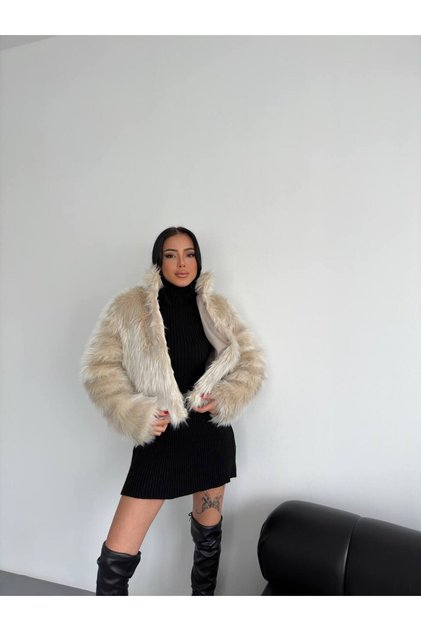 Women's Ecru Lined Zippered Oversize Plush Premium Faux Fur Jacket
