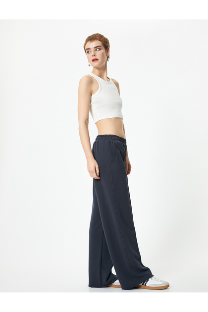 Wide Leg Sweatpants Comfortable Fit with Pockets