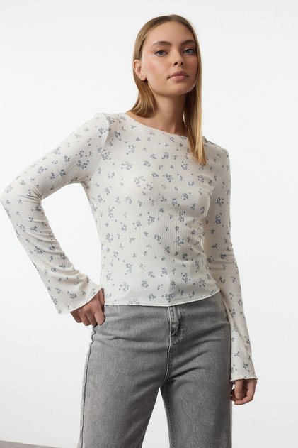 Ecru bedruckte, figurbetonte, strukturierte Strickbluse TWOAW25BZ00111