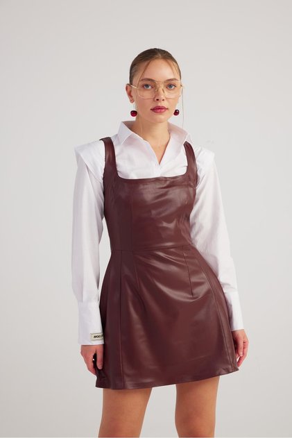 Kleid „Larissa“ aus veganem Leder mit quadratischem Ausschnitt in Weinrot