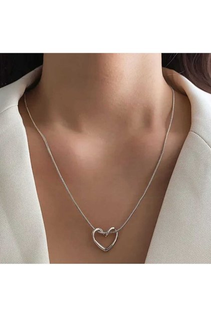Twisted Heart Necklace Silver Color Sede Design Stylish and Tempting