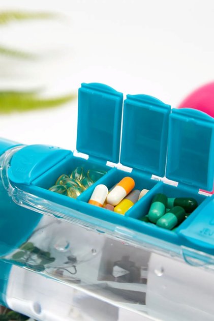 - Pillbox 7 Bölmeli İlaç Kutulu Matara 600Ml İlaç Saklama Kutusu ve Suluk