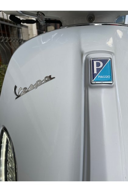 Vespa Piaggio Logo Drop Sticker Plexi Cut