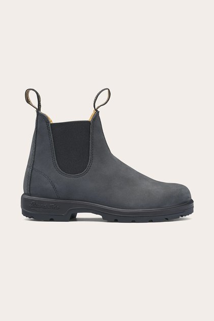 587 - Boots