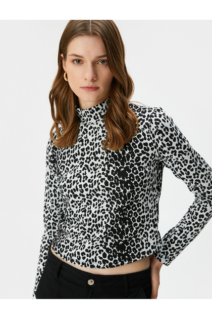 Leopard Patterned T-Shirt Long Sleeve High Collar