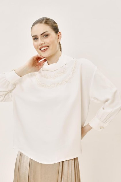 Nakış Detaylı Bluz