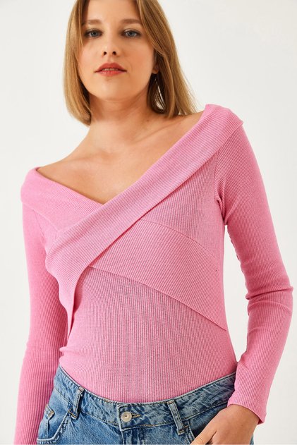 Women's Pink Cross-Strapped Finger-Loop Madonna Collar Blouse 60261056