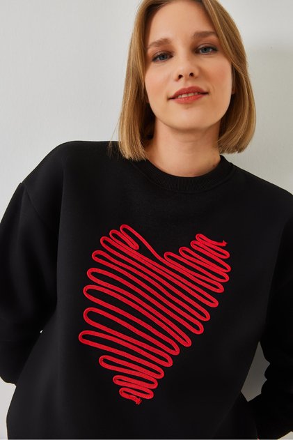 Women's Black Heart Embroidered Sweatshirt 60601030