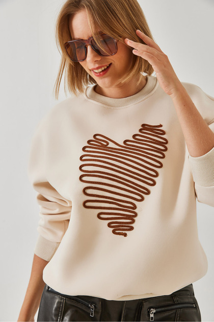 Women's Beige Heart Embroidered Sweatshirt 60601030