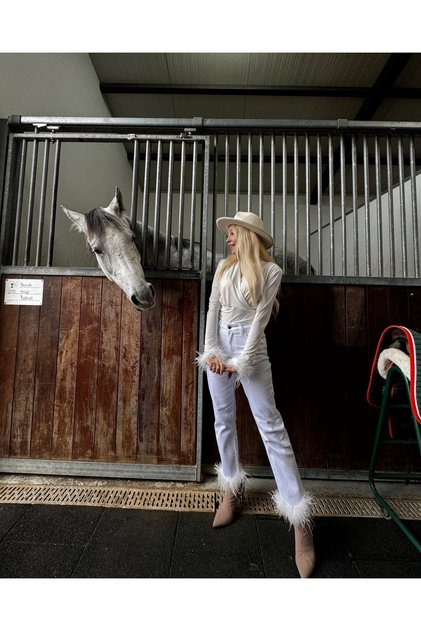 Tüy detaylı Yüksek Bel Tasarım Mom Jean Malibu suni tüylü Püsküllü paça denim
