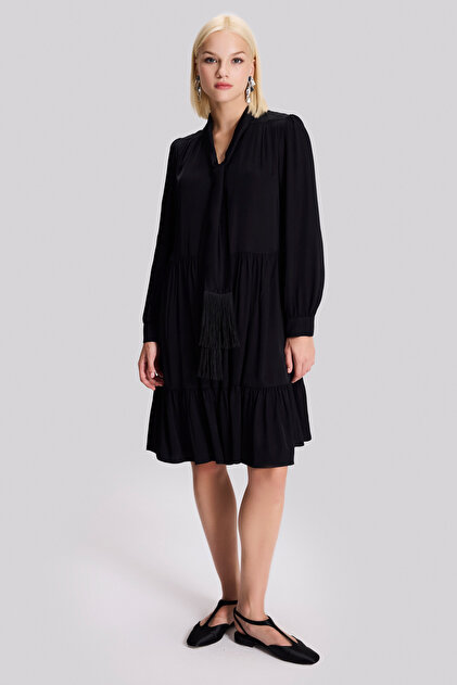 Loose Fitting Collar Tie Dress