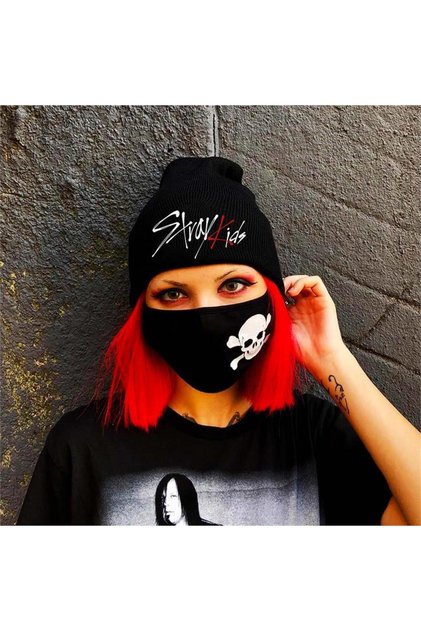 Beretă neagră cu logo Stray Kids