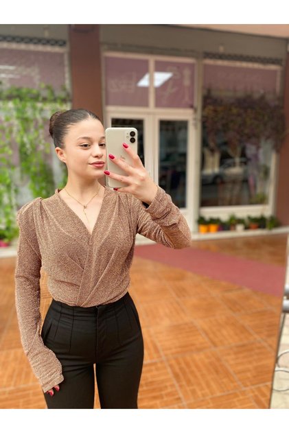 Simli Vatkalı Alttan Çıtçıtlı Bluz