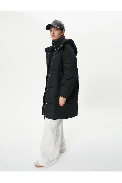 Lange Daunenjacke mit Kapuze, Reißverschluss, Druckknopfverschluss, Windklappe, Tasche